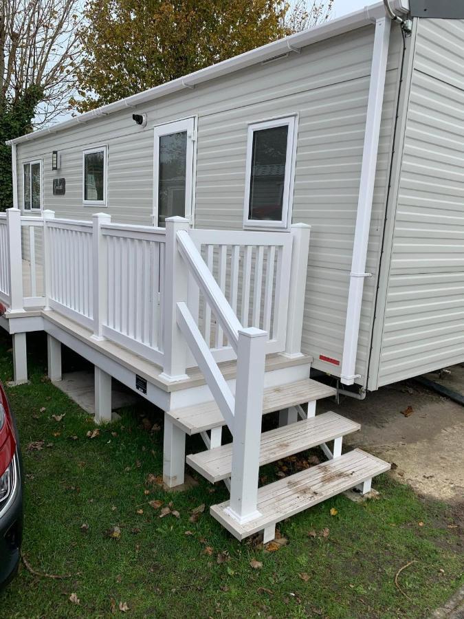 New 2 Bed Holiday Home With Decking In Rockley Park Dorset Near The Sea Lytchett Minster Zewnętrze zdjęcie